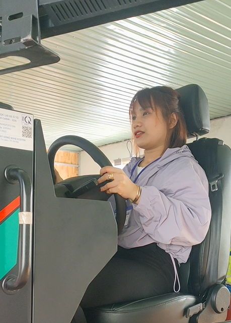 Thực hành lái xe trên cabin điện tử